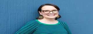 Sonríe, así revolucionó Raina Telgemeier el cómic para preadolescentes